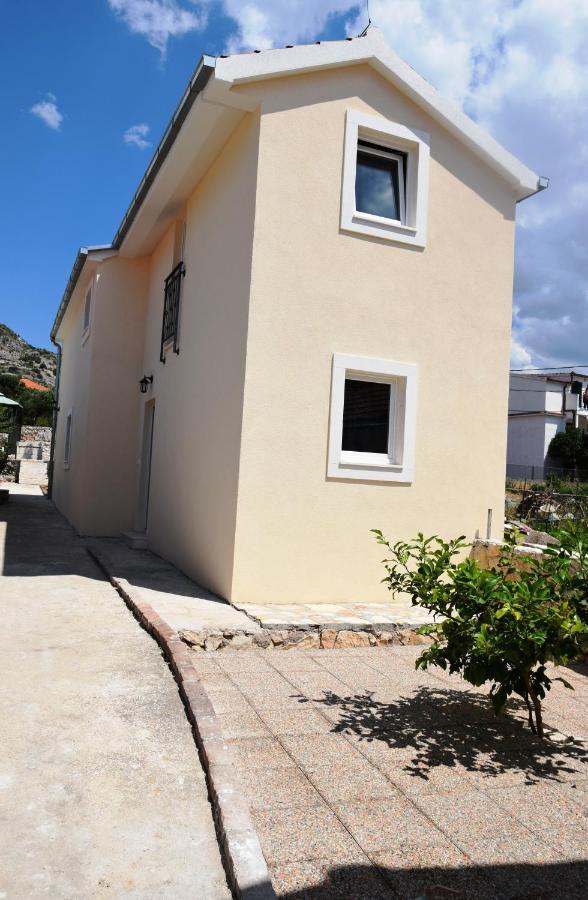 Villa Marta'S - Marta I โตรกีร์ ภายนอก รูปภาพ